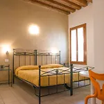 Domus Clugiae - Residenza D'epoca Hostel *