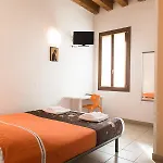 Domus Clugiae - Residenza D'epoca Hostal
