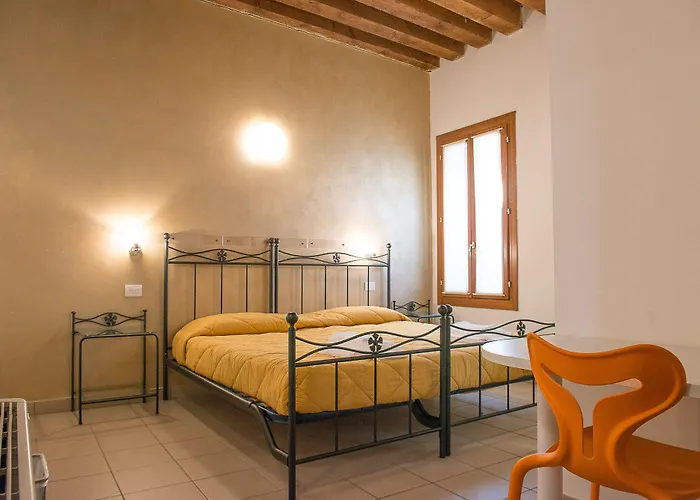 Domus Clugiae - Residenza D'epoca Hostel *