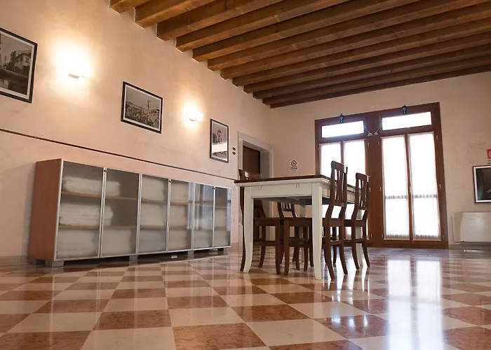 Domus Clugiae - Residenza D'epoca Hostel Κιότζα