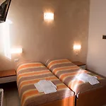 Хостел Domus Clugiae - Residenza D'epoca