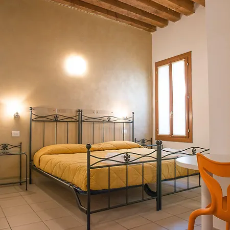 Domus Clugiae - Residenza D'epoca Hostel *