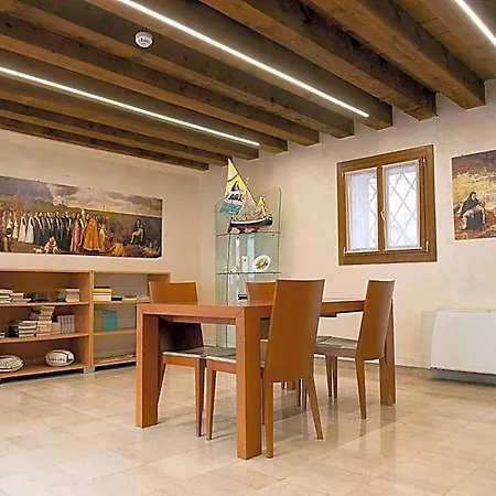 Domus Clugiae - Residenza D'epoca Hostel