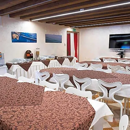 Hostel Domus Clugiae - Residenza D'epoca *