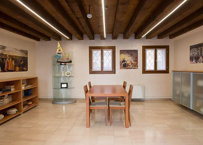Hostel Domus Clugiae - Residenza D'epoca